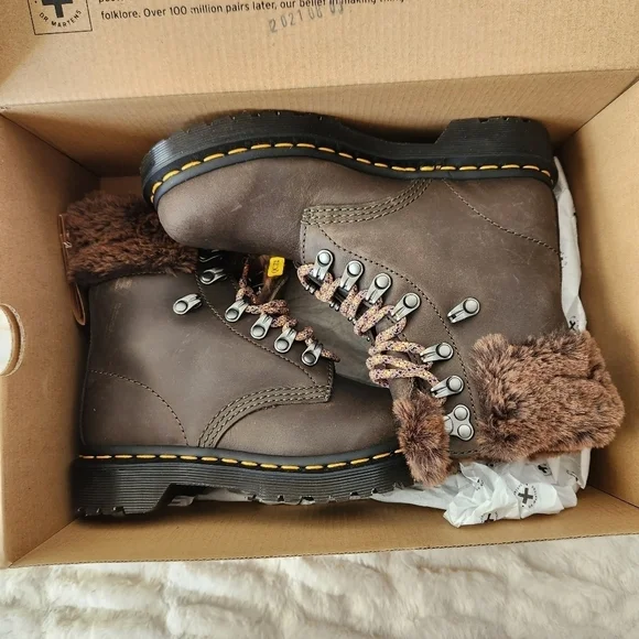 New NIB Doc Martens Women's size 5 Brown 1460 Serena Collar Winter Boots Kids 3 - Picture 5 of 7